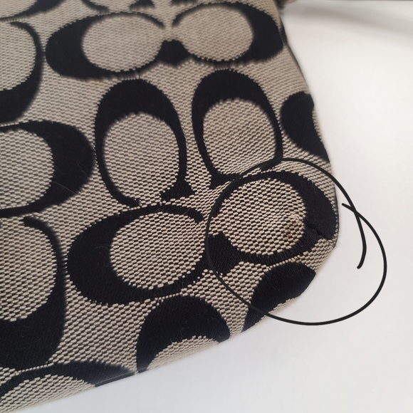 Coach | Classic Logo Wristlet Canvas - Picture 5 of 8